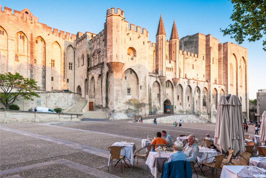 avignon tourist centre